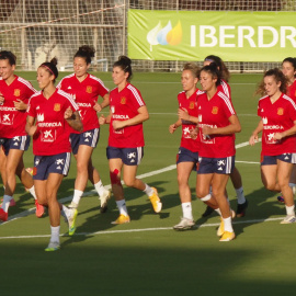 Vilda da la bienvenida a la Selección femenina: "Seamos un oasis de fútbol"