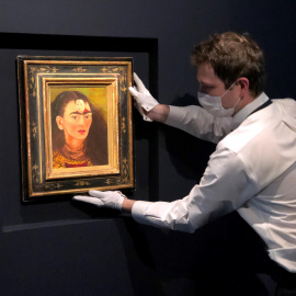 Un autorretrato de Frida Kahlo se vende por 35 millones y desbanca a Diego Rivera como el artista latinoamericano más cotizado