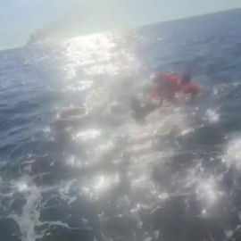 Fallecen 14 personas tras el incendio de un buque en Indonesia