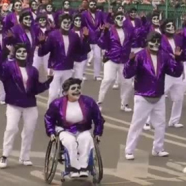 Miles de personas acuden al espectacular Desfile de los Muertos en Ciudad de México