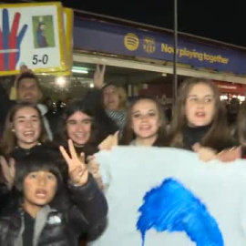Cánticos de "¡Presidente Piqué!" tras la despedida del central azulgrana en el Camp Nou
