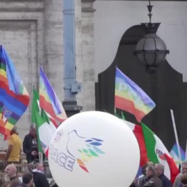 Una enorme pancarta por la paz en Roma pide el fin de la guerra en Ucrania 