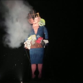 Prenden fuego a la efigie de la ex primera ministra británica Liz Truss durante las celebraciones de la noche de las hogueras