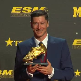 Lewandowski recibe la Bota de Oro y explica su gesto tras ser expulsado en Pamplona