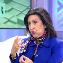 Robles defiende que los magistrados en España son "serios, profesionales, formados y preparados"