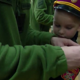 Alumnos de una escuela militar en Kiev reciben charreteras como cadetes honorarios