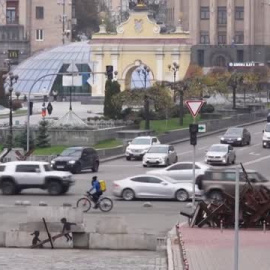 Pinturas al estilo de "Banksy" decoran las ruinas de Ucrania