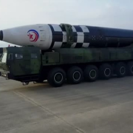 La hija de Kim Jong-un aparece por primera vez en público en el lanzamiento de un misil