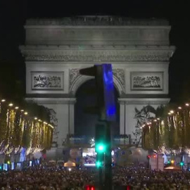 Los Campos Elíseos ya brillan por Navidad   