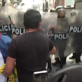 Multitudinaria protesta en Perú para pedir la renuncia del presidente Pedro Castillo