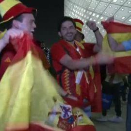 La afición celebra en Catar la goleada histórica de España en el Mundial