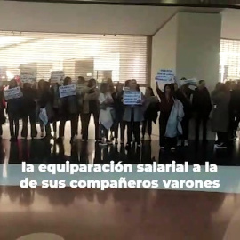Dependientas de Inditex se manifiestan en A Coruña para pedir la equiparación salarial a la de sus compañeros varones