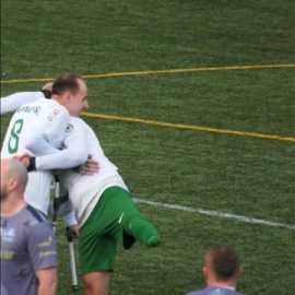 Increíble gol de Marcin Oleksy, jugador de fútbol con la pierna izquierda amputada