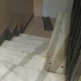 La policía busca a un hombre que asestó cinco puñaladas a su novia en Madrid