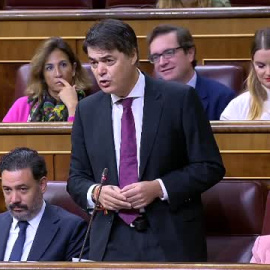 Calviño pide al PP que "cumpla la Constitución" y deje de repartir "canets de buen español"