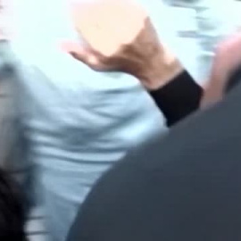 El ex primer ministro paquistaní Imran Khan, herido de bala durante una protesta