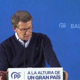 Feijóo acusa al Gobierno "feminista" de Sánchez de dar "el mayor paso atrás" en la defensa de las mujeres en España