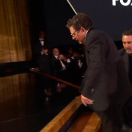 El actor Michael J. Fox recibe un Oscar honorífico por su lucha contra el Parkinson