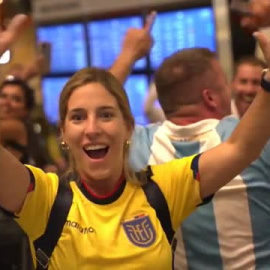 Cientos de aficionados continúan llegando a Catar desde todas las partes del mundo