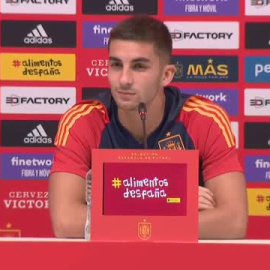 Ferrán Torres: "El míster y yo sabemos diferenciar cuándo somos seleccionador y jugador"