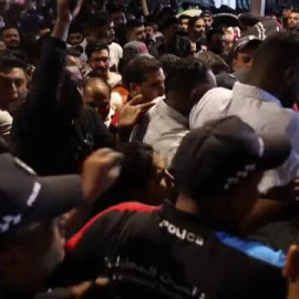 Peligrosas aglomeraciones en la fan zone de Doha antes de la ceremonia de inauguración del Mundial