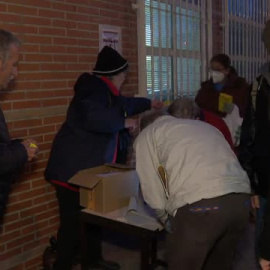 "¡Mar se queda!", gritan vecinos y pacientes de la doctora Mar Noguerol