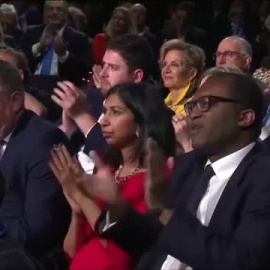 La primera ministra británica, Liz Truss, en la cuerda floja tras la dimisión de la ministra del Interior