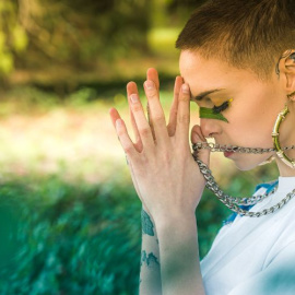 El auge de la espiritualidad entre los más jóvenes puede tener consecuencias negativas. (Brett Sayles / Pexels)