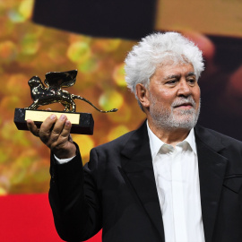 'La habitación de al lado', de Pedro Almodóvar gana el León de Oro en Venecia