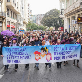  Decenas de personas durante la protesta por la eliminación de la Cabalgata de les Magues de Gener, en Valencia. Jorge Gil / Europa Press.