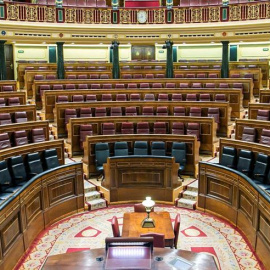 Fotografía facilitada por el Congreso de los Diputados que muestra el hemiciclo con los 23 escaños azules del nuevo Gobierno, colocados este lunes después de que los 22 ministros del gobierno de coalición de PSOE y Unidas Podemos prometiera