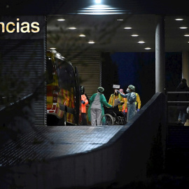 Vista general del exterior de las Urgencias del hospital Príncipe de Asturias de Alcalá de Henares, este sábado, séptimo día del estado de alarma por la crisis del coronavirus. EFE/FERNANDO VILLAR
