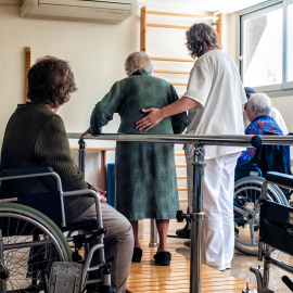 Foto d'arxiu d'una sessió de fisioteràpia. Flickr