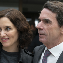 El expresidente del Gobierno, José María Aznar, junto con la presidenta madrileña Isabel Díaz Ayuso. Fuente: Aula Liderazgo del Instituto Atlántico de Gobierno