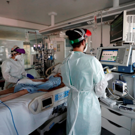 Imagen de una habitación de una UCI en Navarra. EFE/ Jesús Diges/Archivo