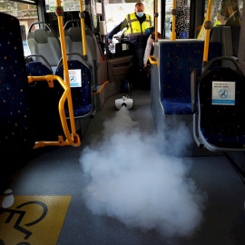 Los autobuses interurbanos de la comunidad de Madrid con las nuevas medidas de protección e higiene de cara a la desescalada que este domingo han presentado el vicepresidente madrileño, Ignacio Aguado, y el consejero de Transportes, Ángel G