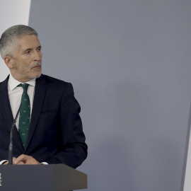 26/05/2020.- El ministro del Interior, Fernando Grande-Marlaska, durante la rueda de prensa posterior a la reunión del Consejo de Ministros que ha aprobado la declaración de diez días de luto oficial en memoria de las víctimas del coronavir