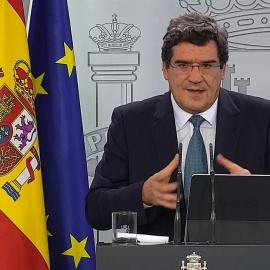 05/05/2020.- Captura de la señal institucional de Moncloa del ministro de Inclusión, Seguridad Social y Migraciones, José Luis Escrivá Belmonte, durante una rueda de prensa este martes en Moncloa. EFE/Moncloa