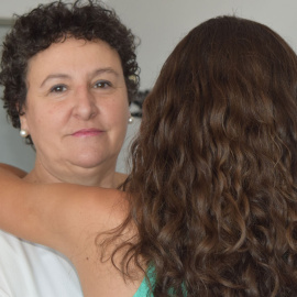 María Salmerón junto a su hija Miriam.