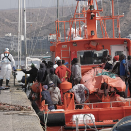 Los ocupantes de una patera llegada a las costas de Gran Canaria. - EFE