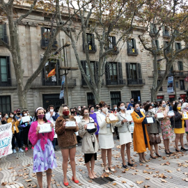 Imatge de la concentració del sector cultural davant la Conselleria.