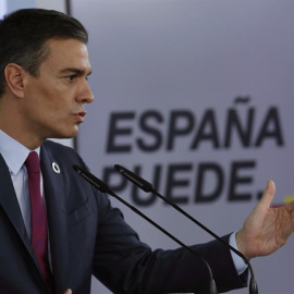 El presidente del Gobierno, Pedro Sánchez, en rueda de prensa ofrecida esta tarde en el Palacio de La Moncloa tras participar en la cumbre telemática del G20 organizada por Arabia Saudí.
