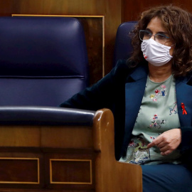 01/12/2020.- La ministra de Hacienda, María Jesús Montero, durante el pleno de este martes en el Congreso de los Diputados. EFE/Ballesteros