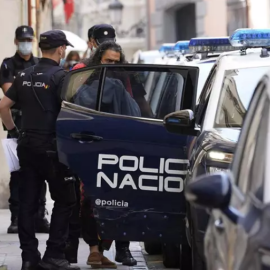 Diego El Cigala sale detenido de la comisaría para pasar a disposición judicial.