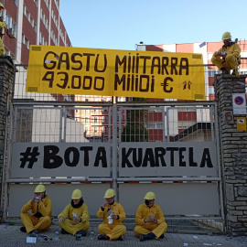 Antimilitaristas pican los muros del Gobierno Militar de Bilbao