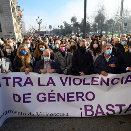 la concentración contra la violencia machista, este sábado en Santander, donde cientos de personas se han concentrado para expresar su "dolor" por el asesinato de Eva Jaular y su hija de 11 meses.