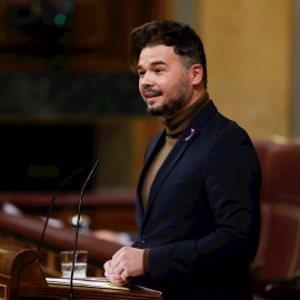 25/11/2021.- El portavoz de ERC, Gabriel Rufián, durante su intervención en el pleno celebrado este jueves en el Congreso. El proyecto de ley de Presupuestos Generales del Estado de 2022 del Gobierno de coalición quedará aprobado este jueve
