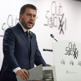 El presidente de la Generalitat, Pere Aragonès, durante su conferencia en el Club Siglo XXI de Madrid, donde ha sido presentado por la exalcaldesa madrileña Manuela Carmena. EFE/ Miguel Ose