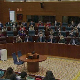 Ayuso carga contra el racismo de Vox y el PSOE le recuerda su pacto: "Si quiere mantener ese discurso, estos (Vox) no pueden ser sus socios"