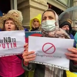 VÍDEO | Las embajadas rusas congregan manifestaciones en apoyo a Ucrania